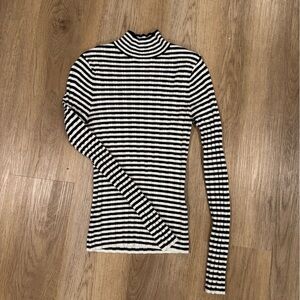 Abercrombie & Fitch Navy and White Striped Sweater